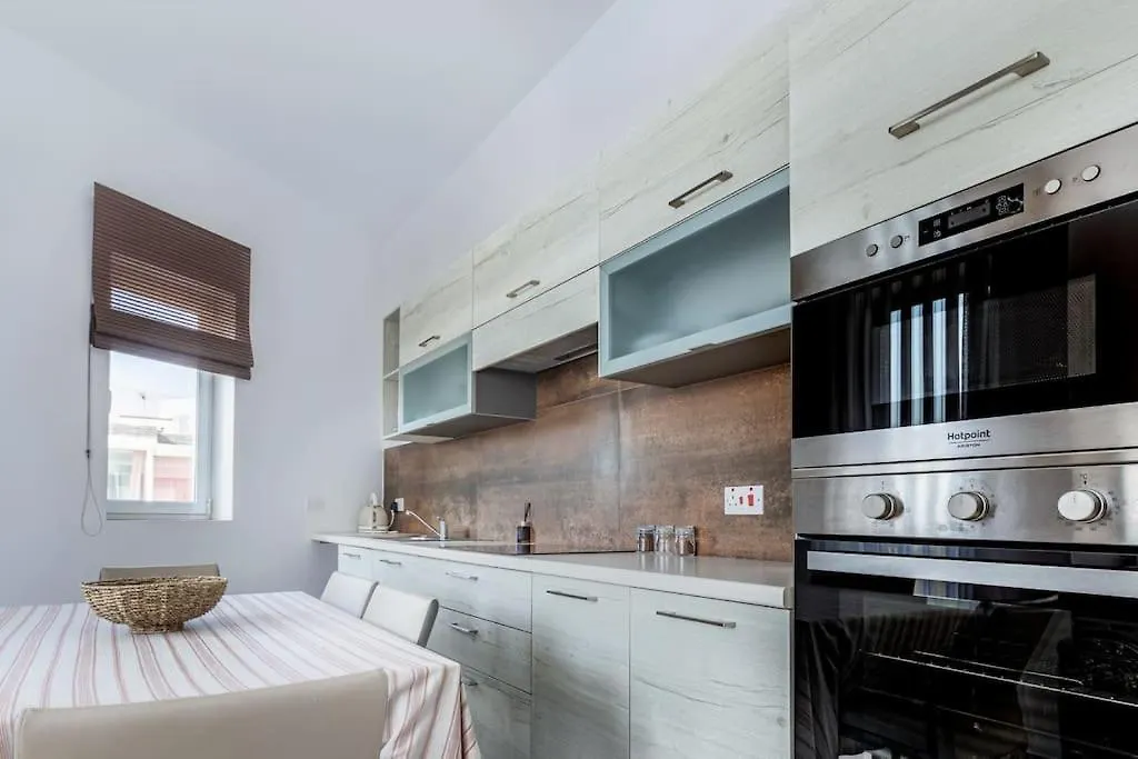 Bright Apartment Minutes From The Sea Gzira